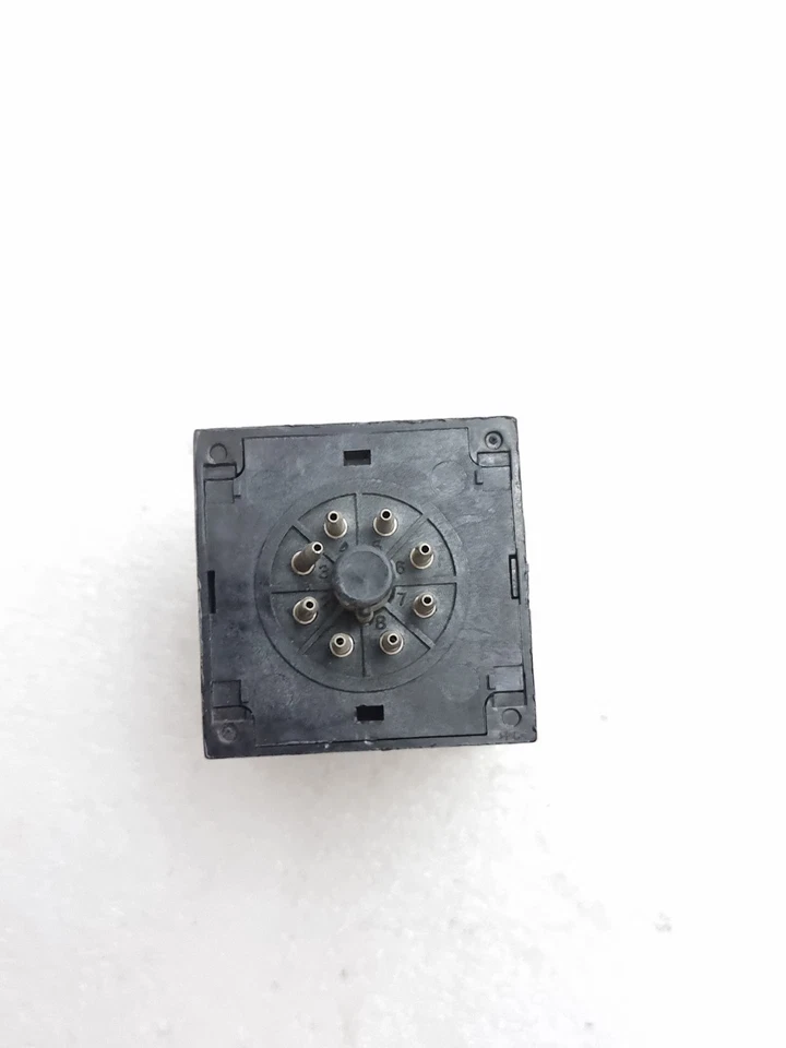 OMRON H5CZ-L8 TIMER H5CZ-L8 (USED)
